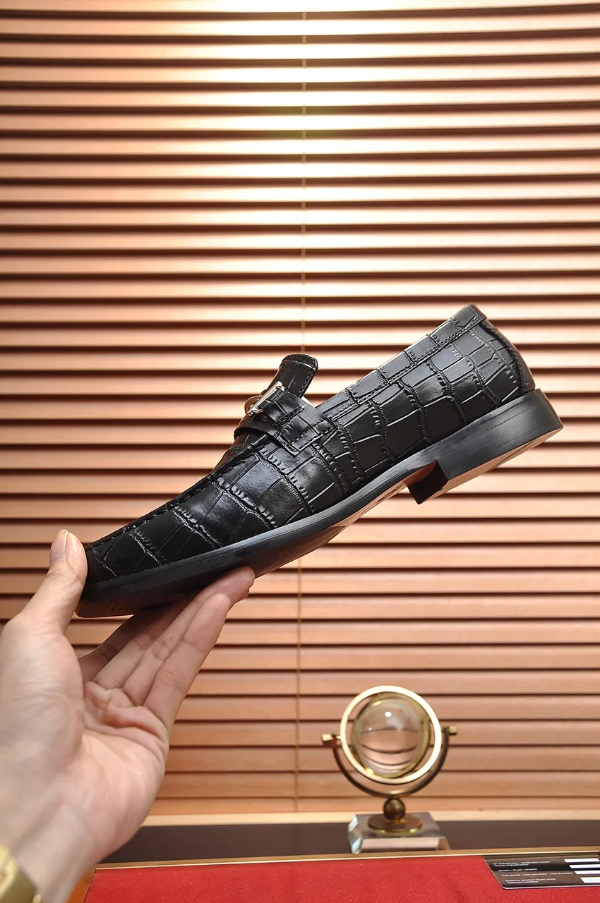 Men's shoes💰460💶[HERMES] (sheepskin lining)🍀Italian top luxury🍀He does not pursue novel styles and gorgeous colors, but attracts the favor of successful men with his flawless, elegant and classic style. Formal leather shoes This very comfortable, simple and stable style allows you to easily match any style! The pattern is absolutely 1:1 refined from the original case, and we strive for excellence in materials, imported cowhide + sheepskin lining💪💪💪extraordinary texture👍! .Black Brown Size: 38-45 (45 customized)